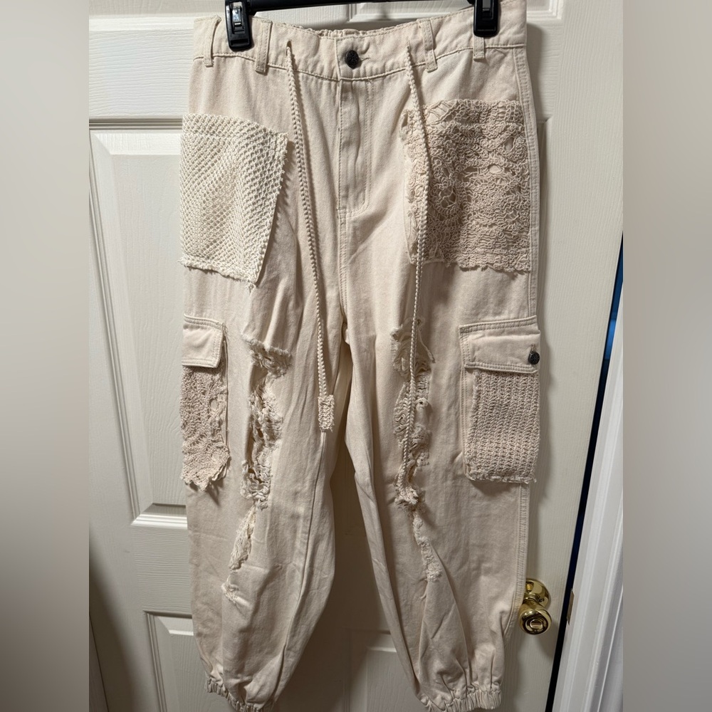 POL Distressed Lace Jogger - Picture 4 of 6
